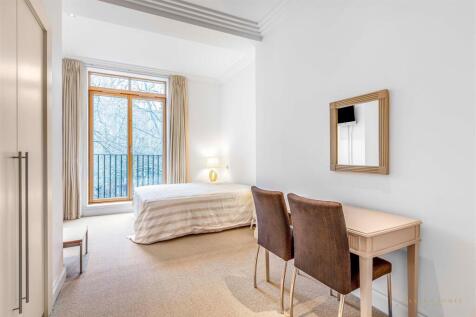 Bedroom.JPG