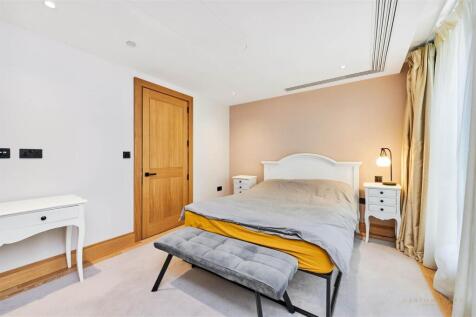 bedroom .jpg