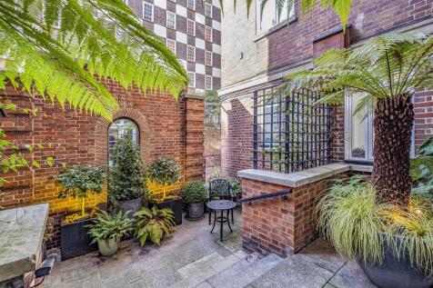 Courtyard.JPG