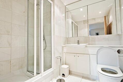 Bathroom 1.jpg