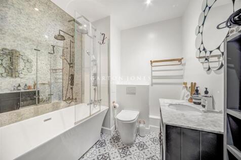 Bathroom.JPG