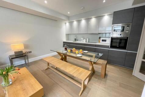 Kitchen 2.jpg