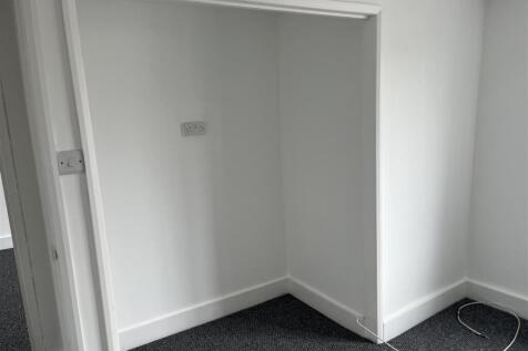 Bedroom 1b.JPG