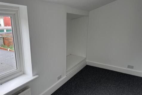 Bedroom 4b.JPG
