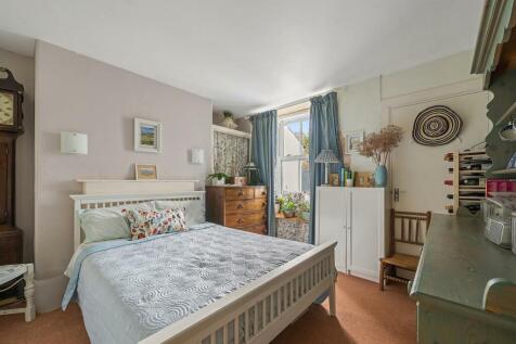 Bedroom 1.jpg