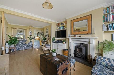 Living Room.jpg