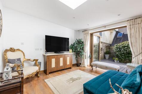 Sitting room/Bedroom 3