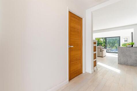 A16 - 10 Grenville Close, Stokenham - 250930.jpg