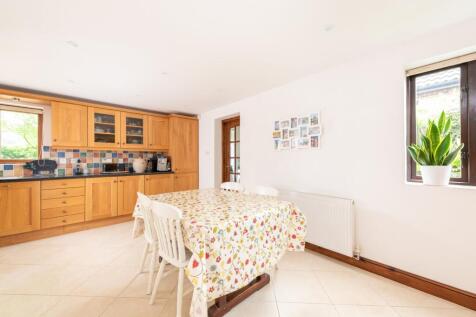 Kitchen/B&#39;fast Room
