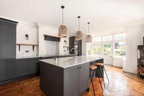 Kitchen/B&#39;fast Room