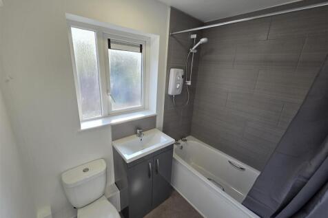Bathroom (2).jpg