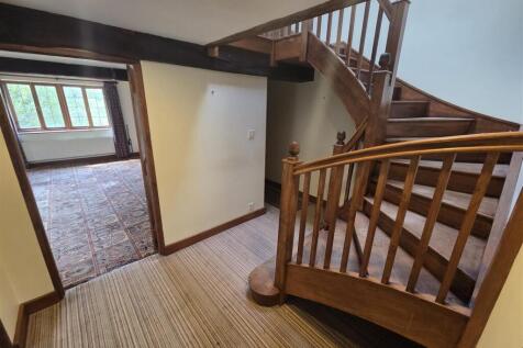 ENTRANCE LANDING