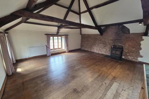 OPEN PLAN LIVING SPACE