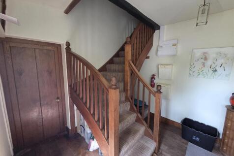 COMMUNAL STAIRS TO MAISONETTE