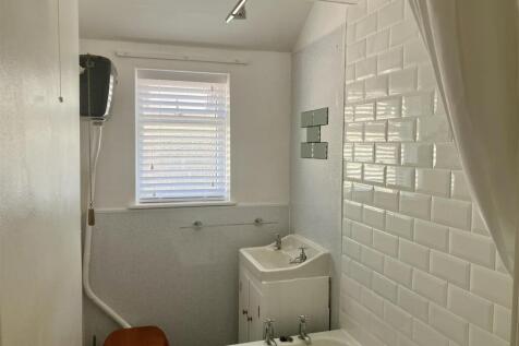 Bathroom.JPG