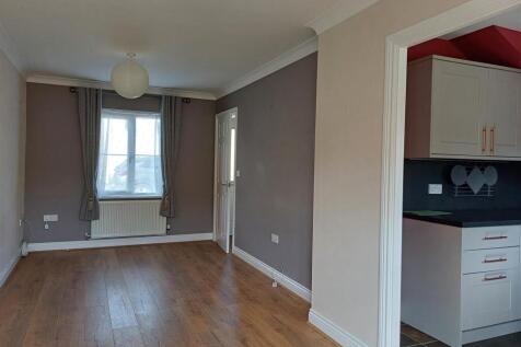 SITTING ROOM/DINING ROOM