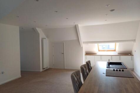 OPEN PLAN LOUNGE/KITCHEN