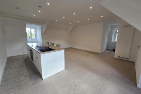 OPEN PLAN LOUNGE/KITCHEN