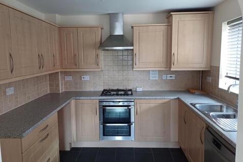 OPEN PLAN KITCHEN/LIVING SPACE
