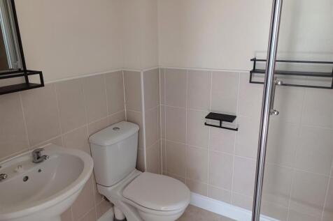 ENSUITE SHOWER ROOM