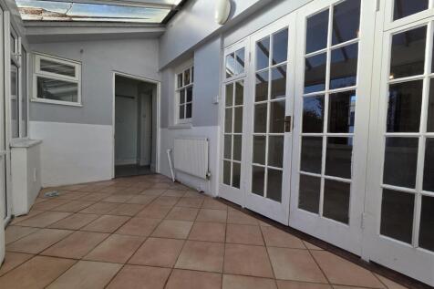 CONSERVATORY/GARDEN ROOM