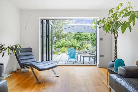 Sitting room rear.jpg