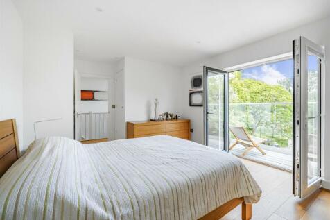 Bedroom 1a.jpg