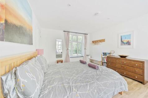Bedroom 1 a.jpg