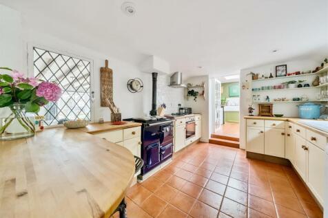 Kitchen 2.jpg