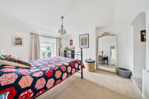 Bedroom 1.jpg