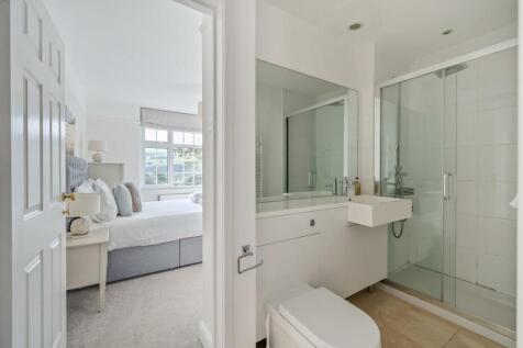 Ensuite 3.jpg