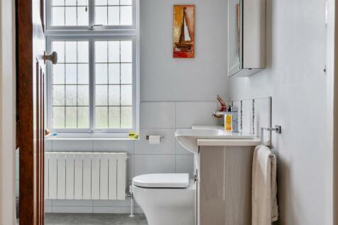 Bathroom.jpg