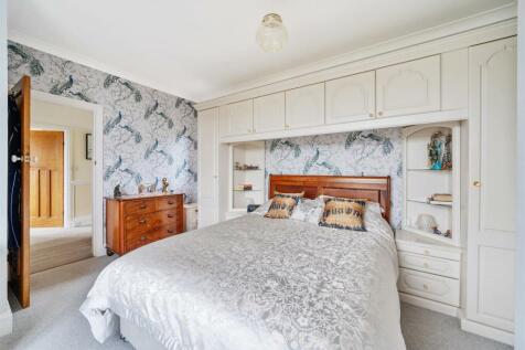 Bedroom 1.jpg