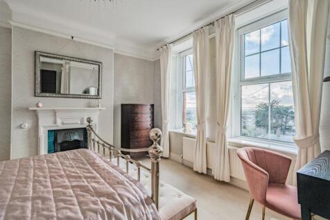 Bedroom 1.jpg
