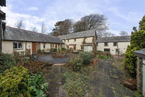 Farmhouse &amp; Cottages