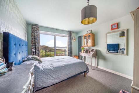 Bedroom 1.jpg