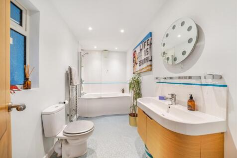 Bathroom.jpg