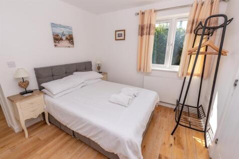 Tarka-20-Bedroom1.jpg
