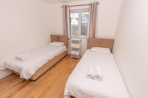 Tarka-20-Bedroom2.jpg