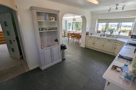 KITCHEN-DINING.jpg