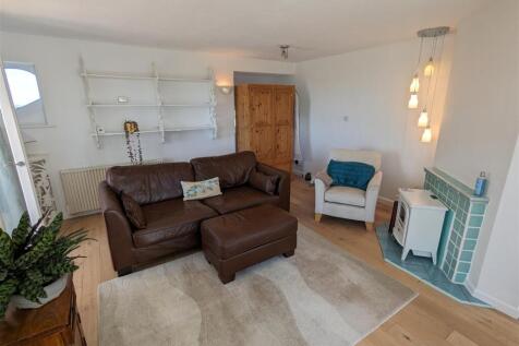 SITTING ROOM.jpg