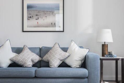 Apartment-7-Old-Station-Masters-House-Living-770x4
