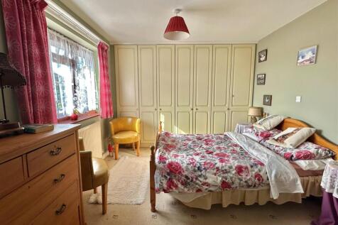 Bedroom 1.jpg