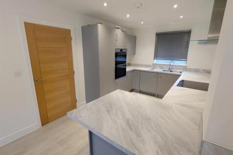 OPEN PLAN LIVING/DINING/KITCHEN AREA