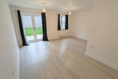 OPEN PLAN LIVING/DINING/KITCHEN AREA