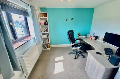 GROUND FLOOR BEDROOM/STUDY