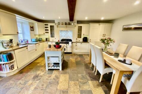 KITCHEN/DINING/SITTING ROOM