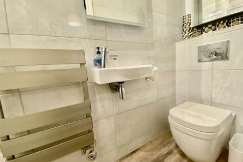 ENSUITE SHOWER ROOM