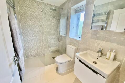 ENSUITE WET ROOM