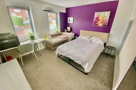GROUNDFLOOR BEDROOM ONE